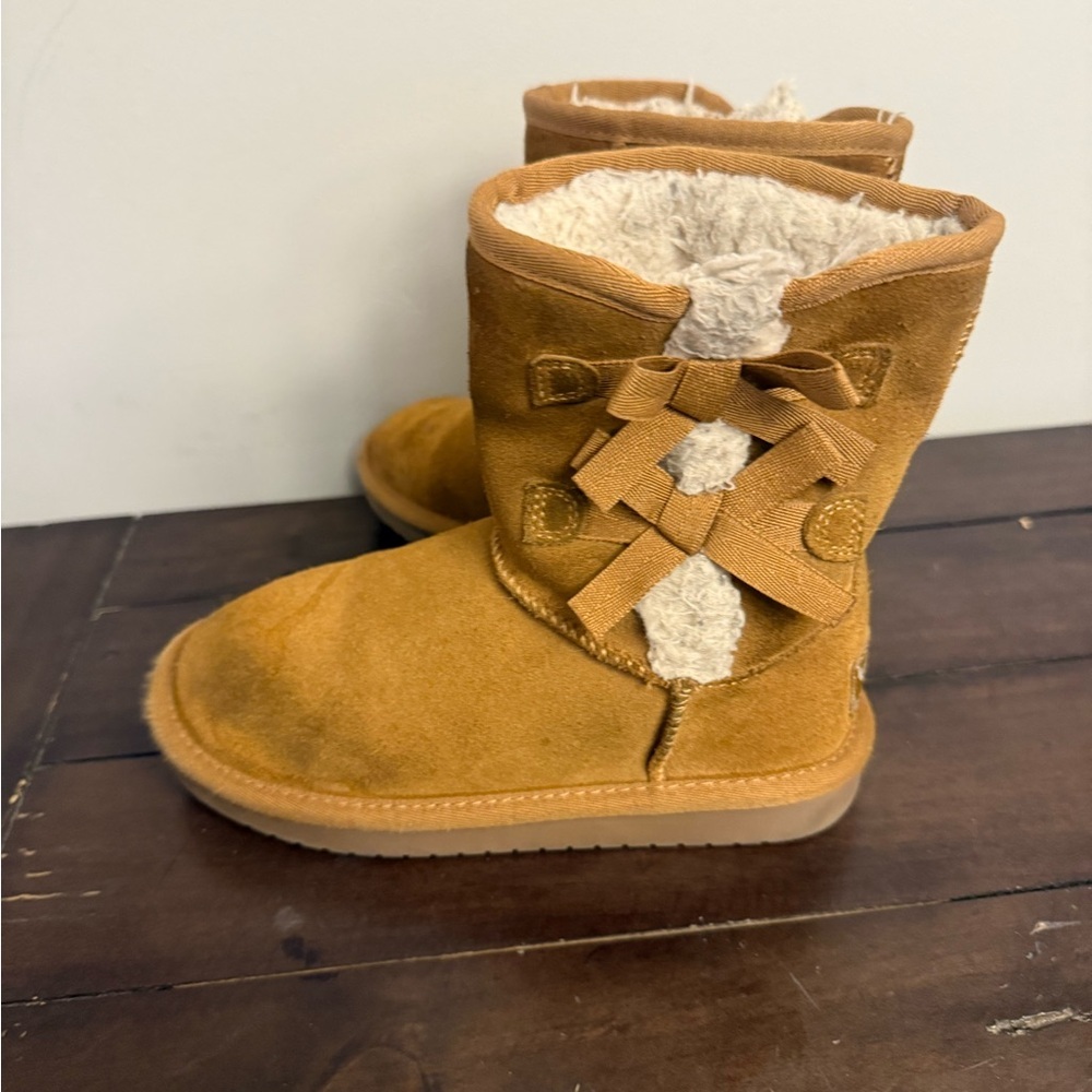 Koolaburra by UGG Girls Chestnut Bow Boots Size 1.5